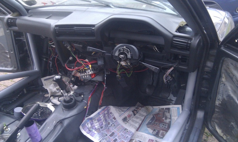 Dashboard E30